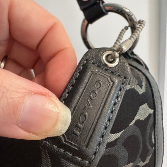 VINTAGE Coach SOHO Shoulder Bag Black and Gray Optic Signature - Picture 2 of 9